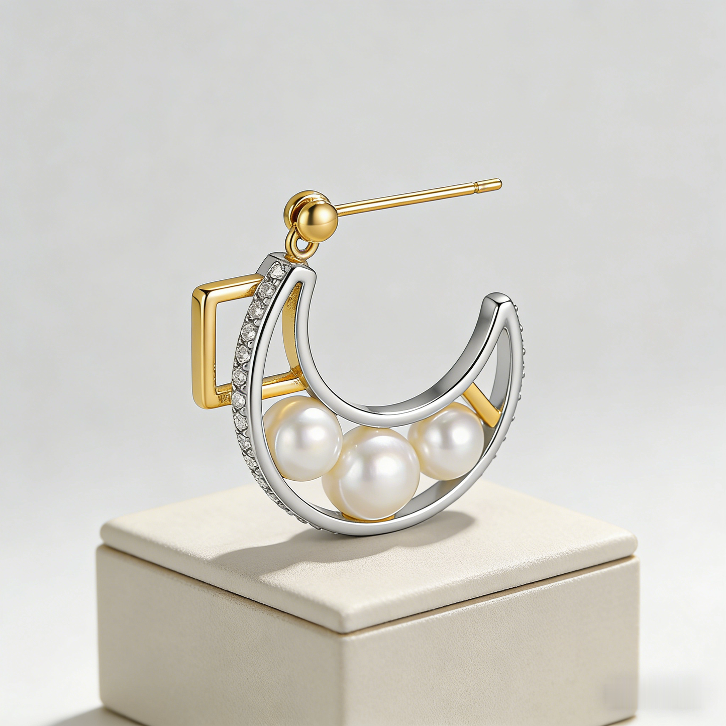 🌙 “Crescent Akoya Eclipse” – Multi-Layer Casting | Curved Gold & Silver-Tone Arcs × Graduated Trio of Perfect Pearls × Star-Dust Shimmer Accent ✨