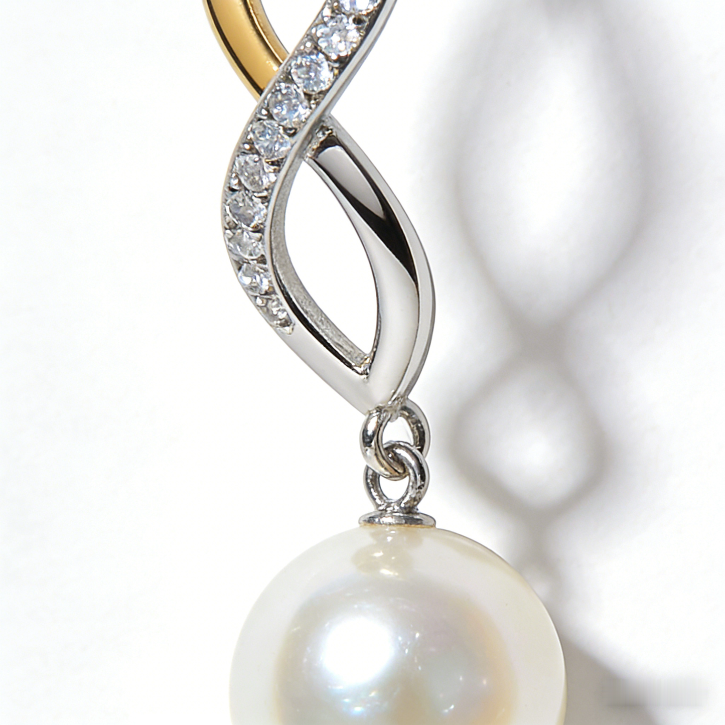 ♾️ “Eternal Akoya Infinity” – 21 Hours Intricate Setting | Platinum & Gold-Tone Intertwined × Flawless Shimmer Row × Perfect Round Pearl 💍