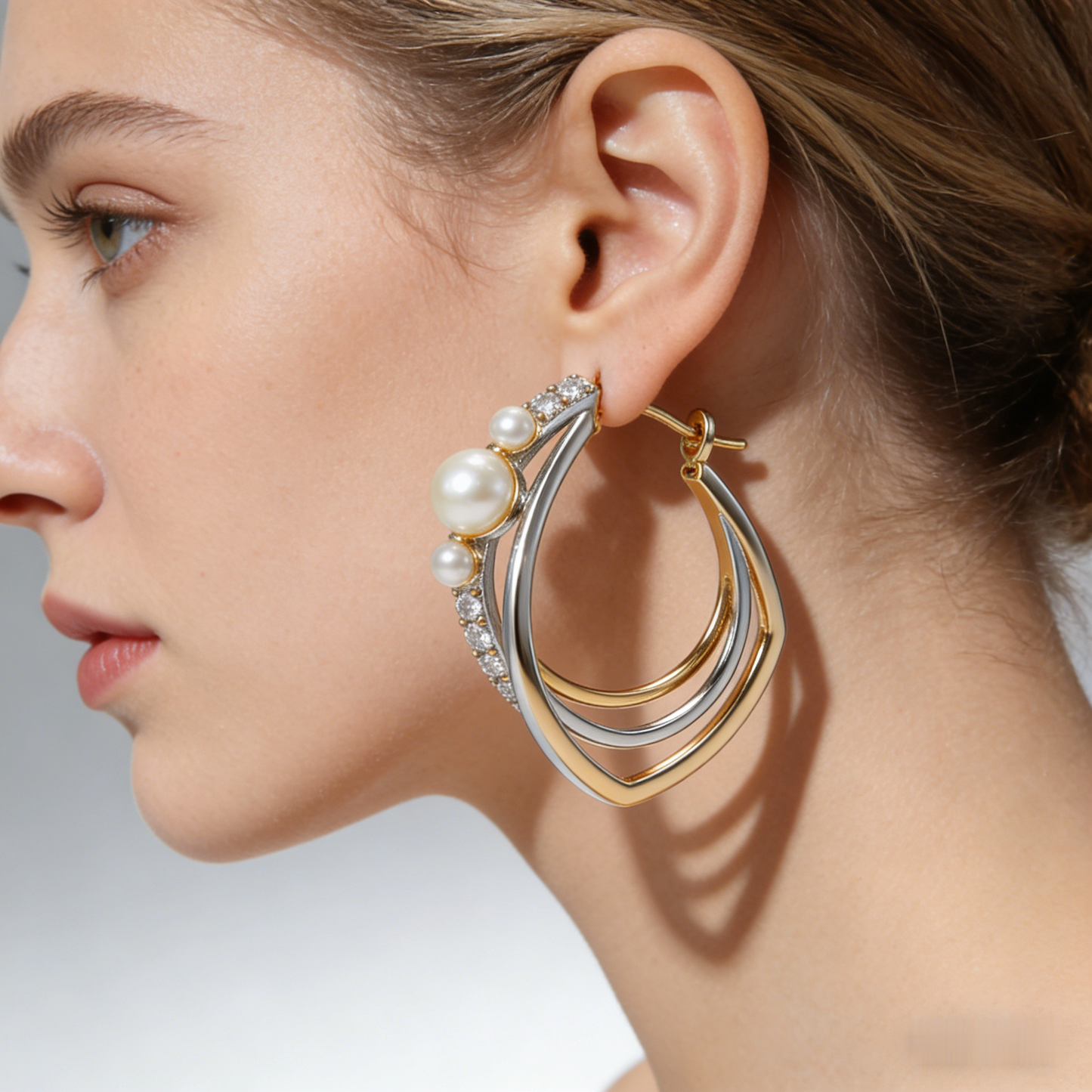 🧺 “Artisan Woven Akoya Hoop” – 26 Hours Miniature Braiding | Braided Gold & Silver-Tone Wir es × Embedded Shimmer Accents × Cascade of Graduated Cultured Pearls 🌸