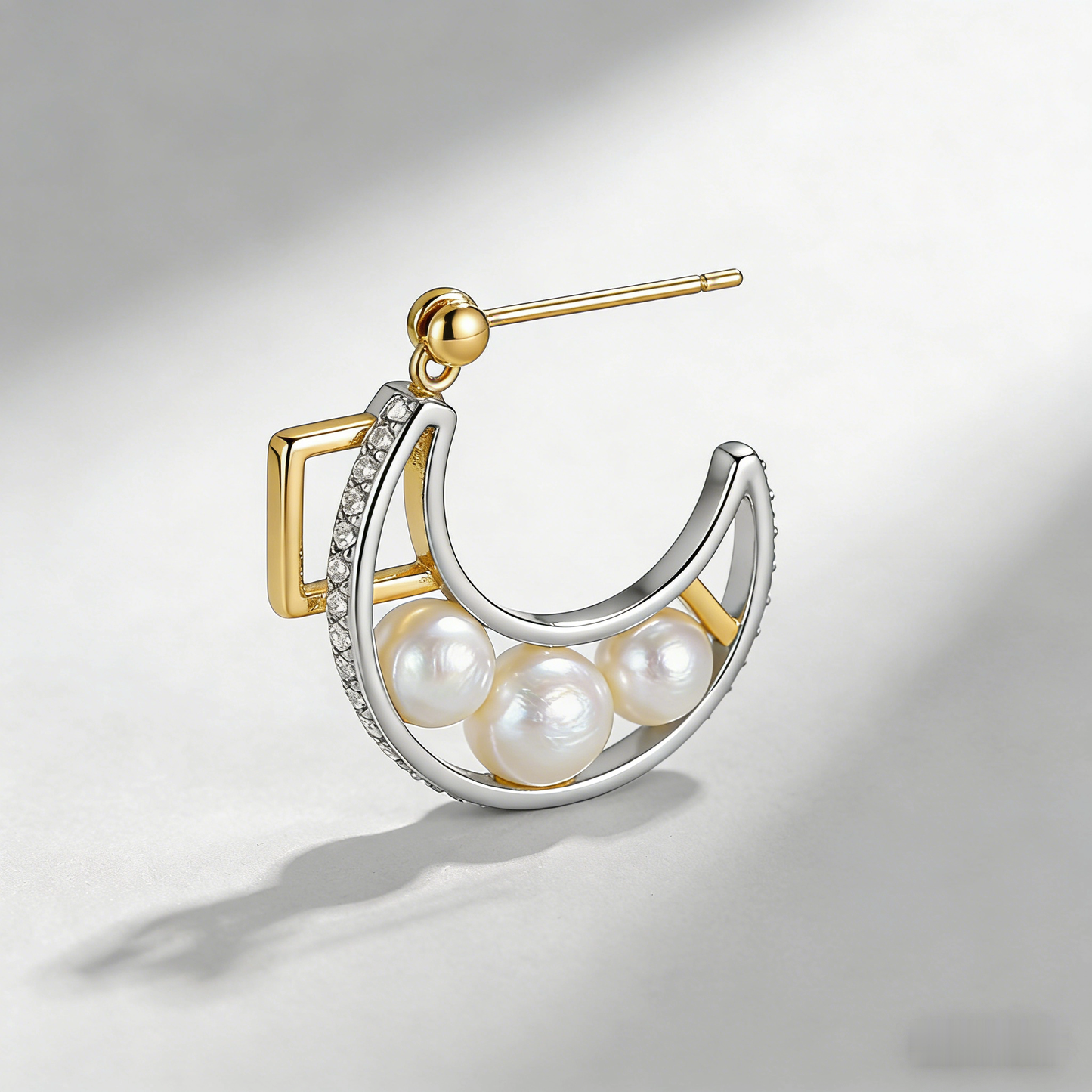 🌙 “Crescent Akoya Eclipse” – Multi-Layer Casting | Curved Gold & Silver-Tone Arcs × Graduated Trio of Perfect Pearls × Star-Dust Shimmer Accent ✨