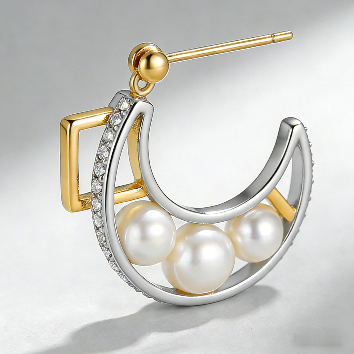 🌙 “Crescent Akoya Eclipse” – Multi-Layer Casting | Curved Gold & Silver-Tone Arcs × Graduated Trio of Perfect Pearls × Star-Dust Shimmer Accent ✨