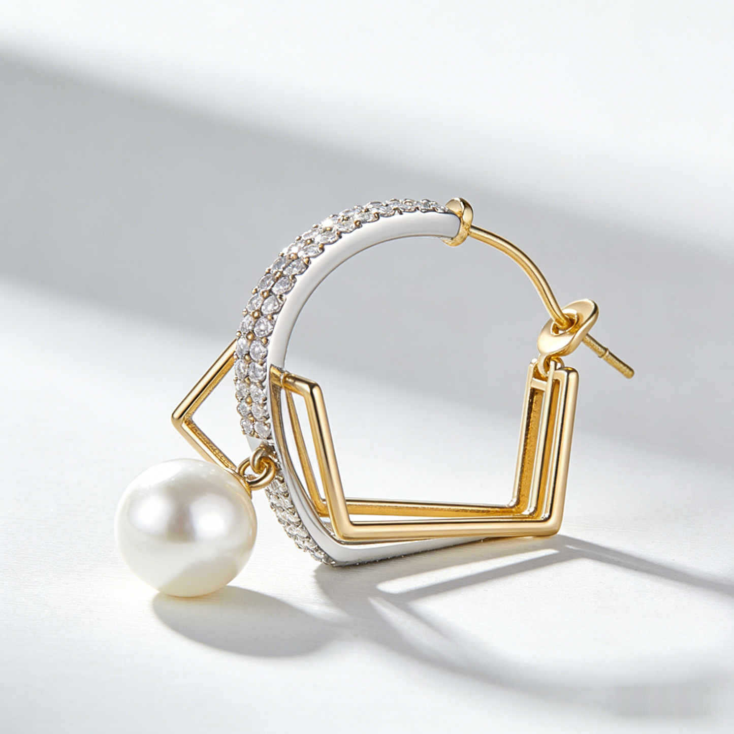 📐 “Akoya Symmetry Hoop” – 19 Hours Fine Jewelry Craft | Gold-Tone Geometric Lines × Silver-Tone Pave Shimmer × Pure White Pearl Drop 💎